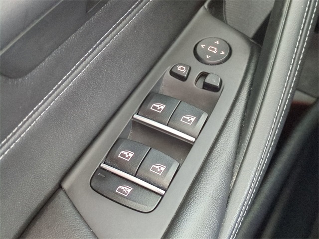 Vehicle image 25 of 31