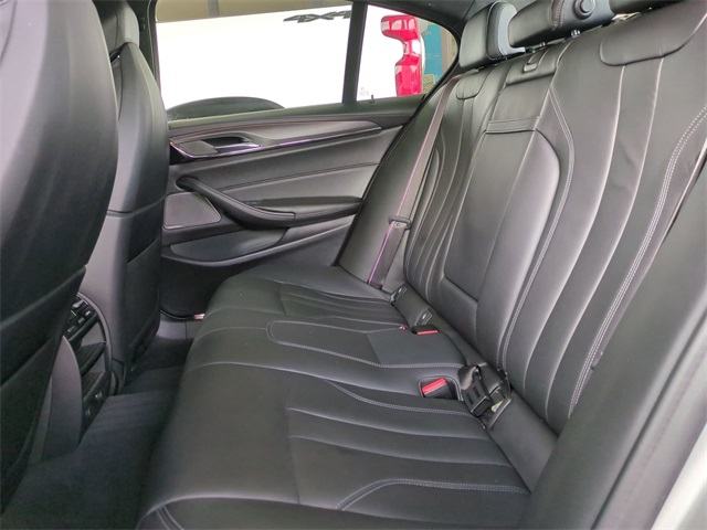 Vehicle image 10 of 31