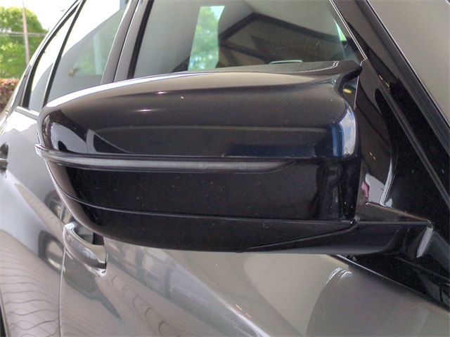 Vehicle image 9 of 31