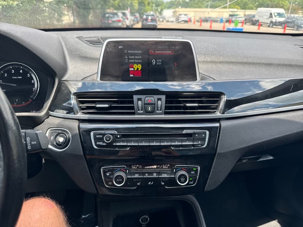 Vehicle image 18 of 21