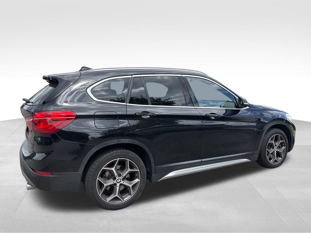 Vehicle image 6 of 21