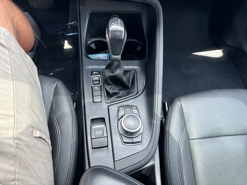 Vehicle image 16 of 21