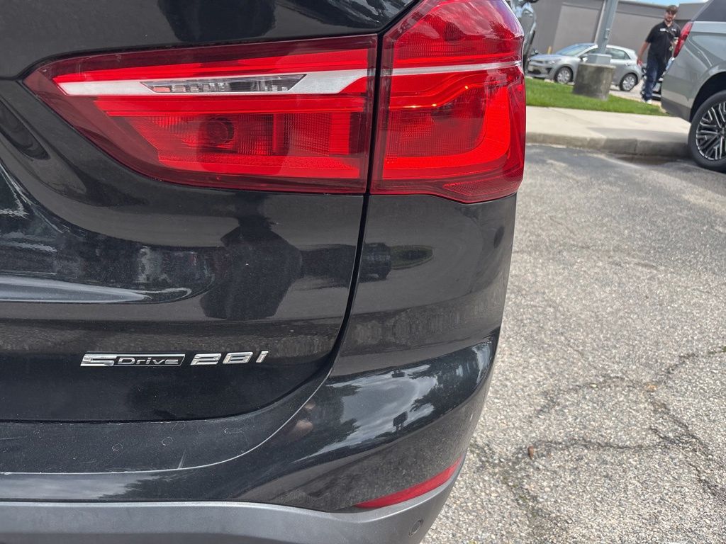 Vehicle image 20 of 21