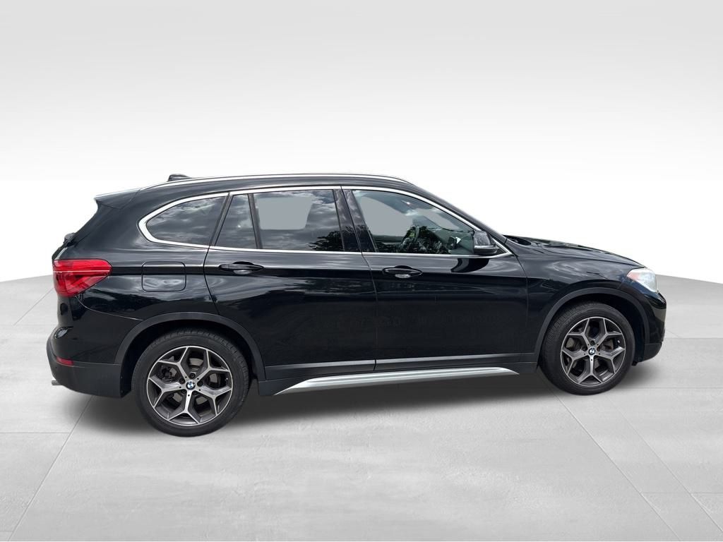 Vehicle image 7 of 21