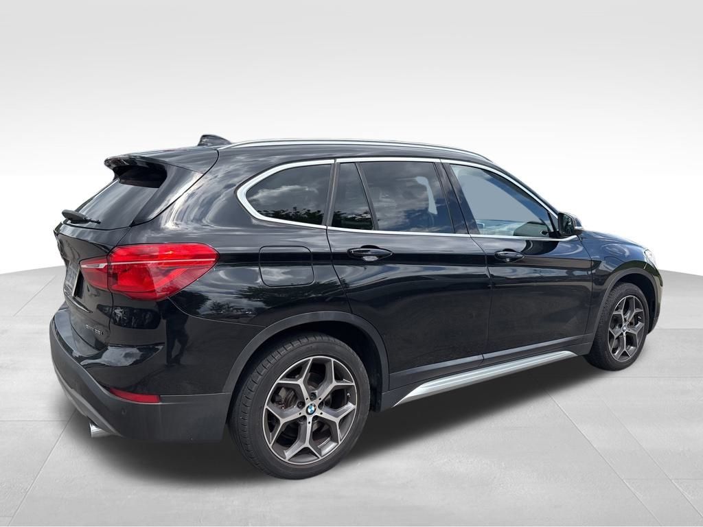 Vehicle image 8 of 21