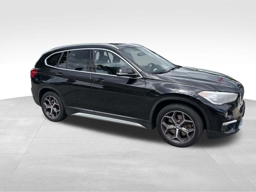 Vehicle image 4 of 21