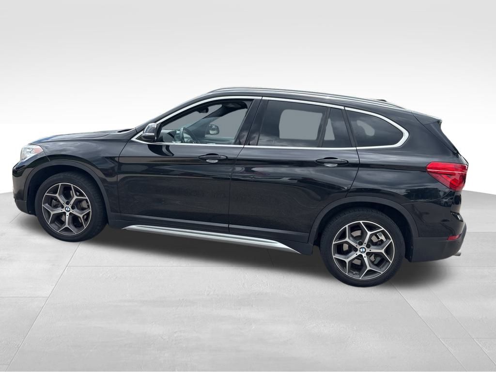 Vehicle image 9 of 21