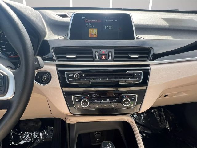 Vehicle image 17 of 28