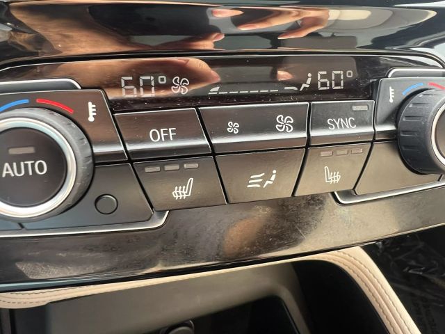 Vehicle image 21 of 28