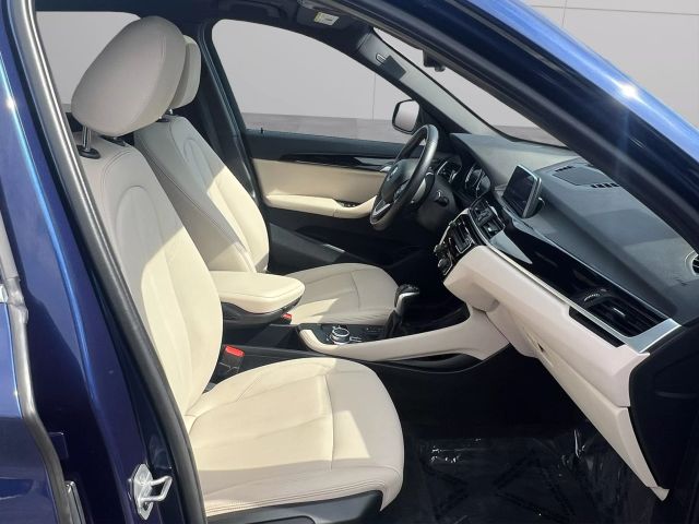 Vehicle image 11 of 28