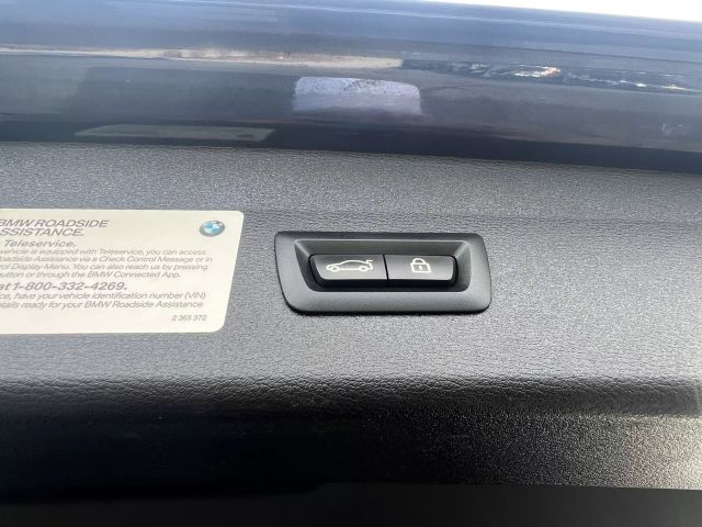 Vehicle image 26 of 28
