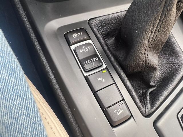 Vehicle image 22 of 28