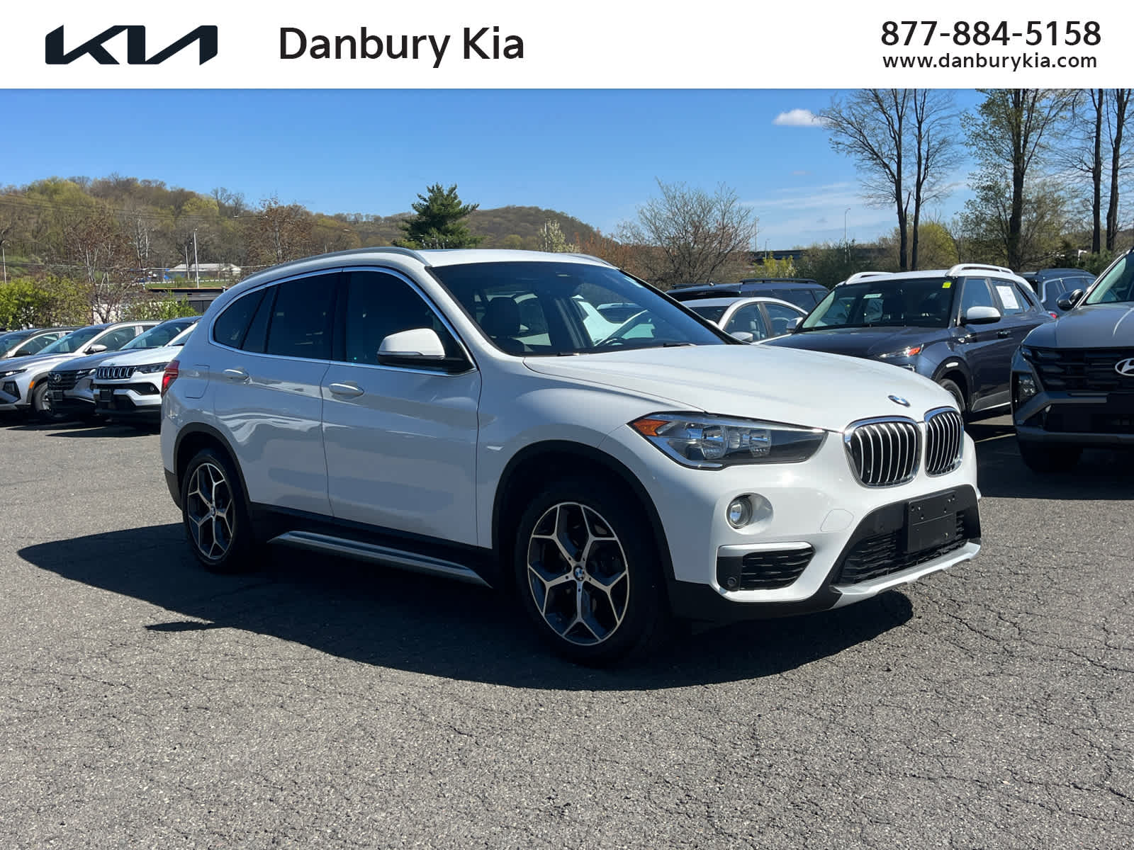 2019 BMW X1 xDrive28i Image 3 of 30