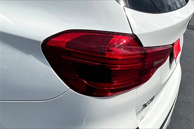 Vehicle image 26 of 36
