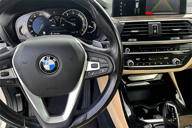 Vehicle image 21 of 36