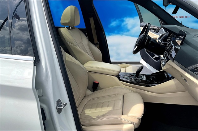 Vehicle image 11 of 36