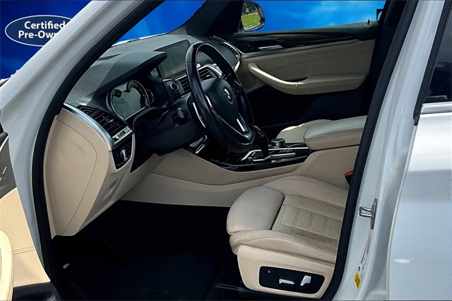 Vehicle image 16 of 36