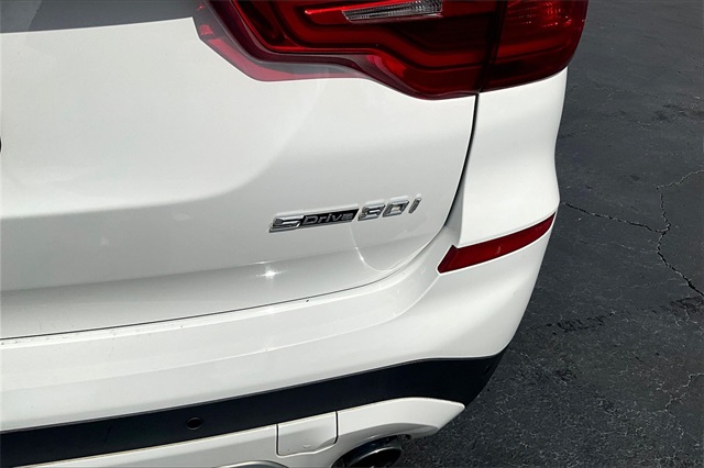 Vehicle image 32 of 36