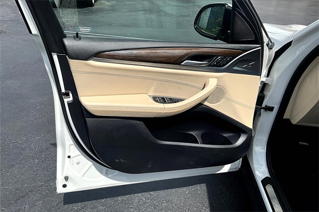 Vehicle image 25 of 36