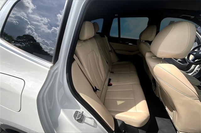 Vehicle image 9 of 36