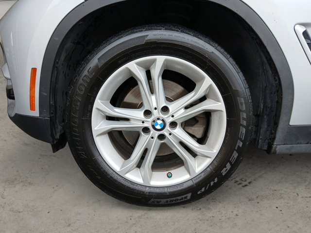 Vehicle image 9 of 22