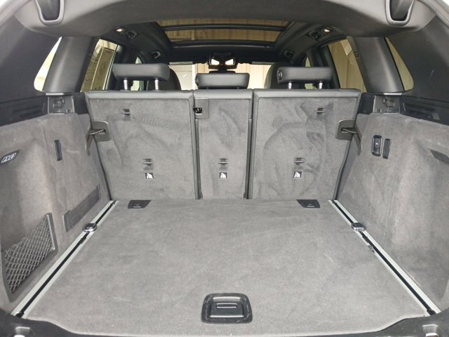 Vehicle image 10 of 22