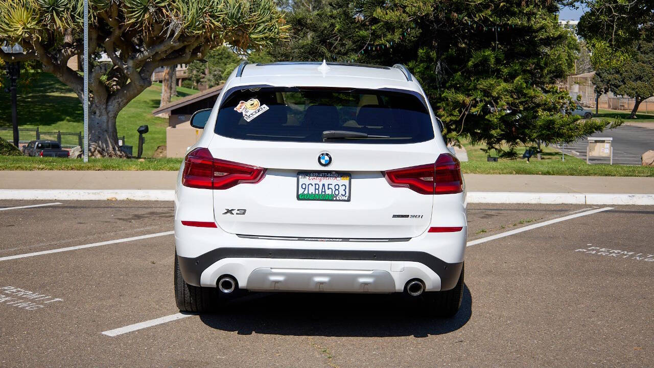 Vehicle image 8 of 32