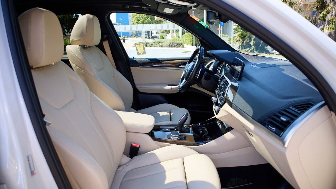 Vehicle image 14 of 32