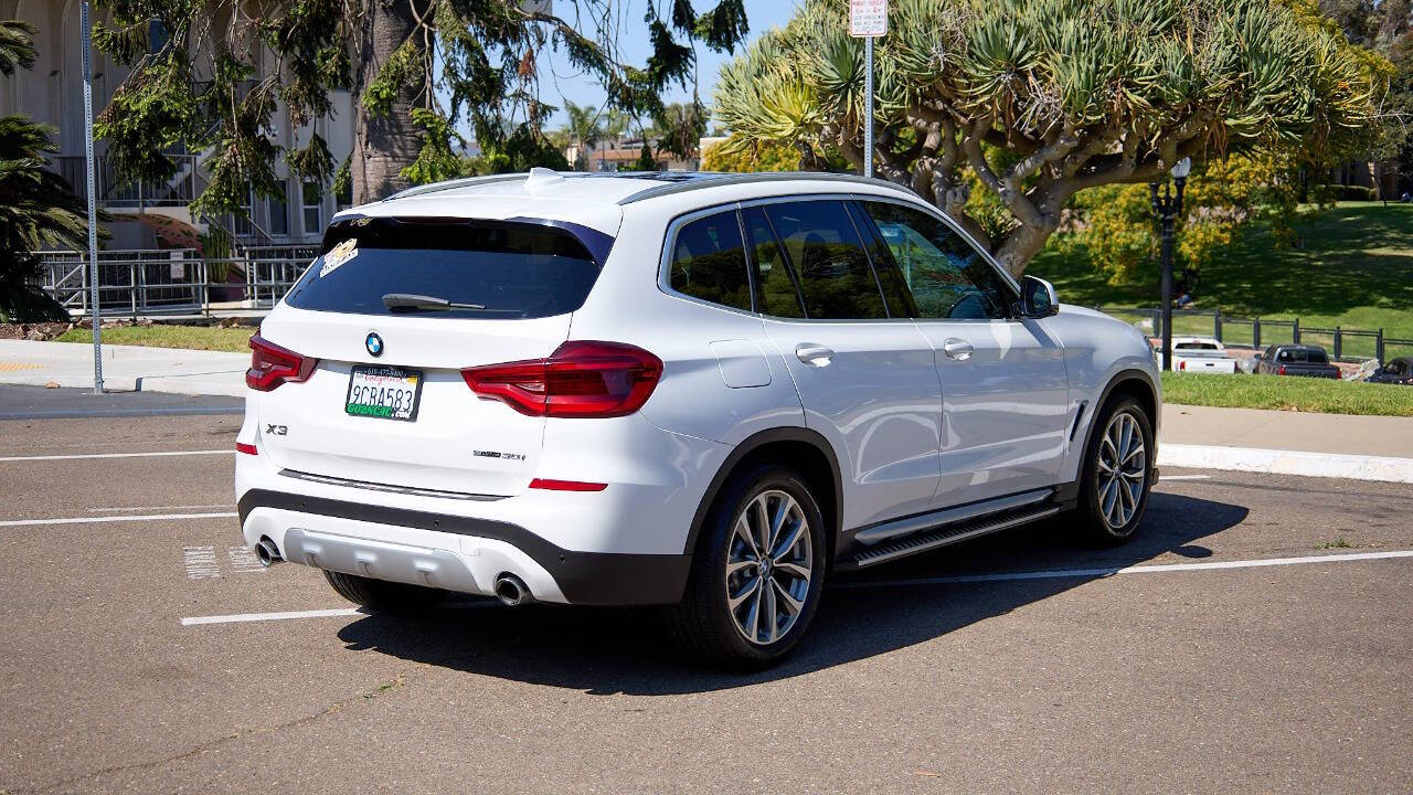 Vehicle image 7 of 32