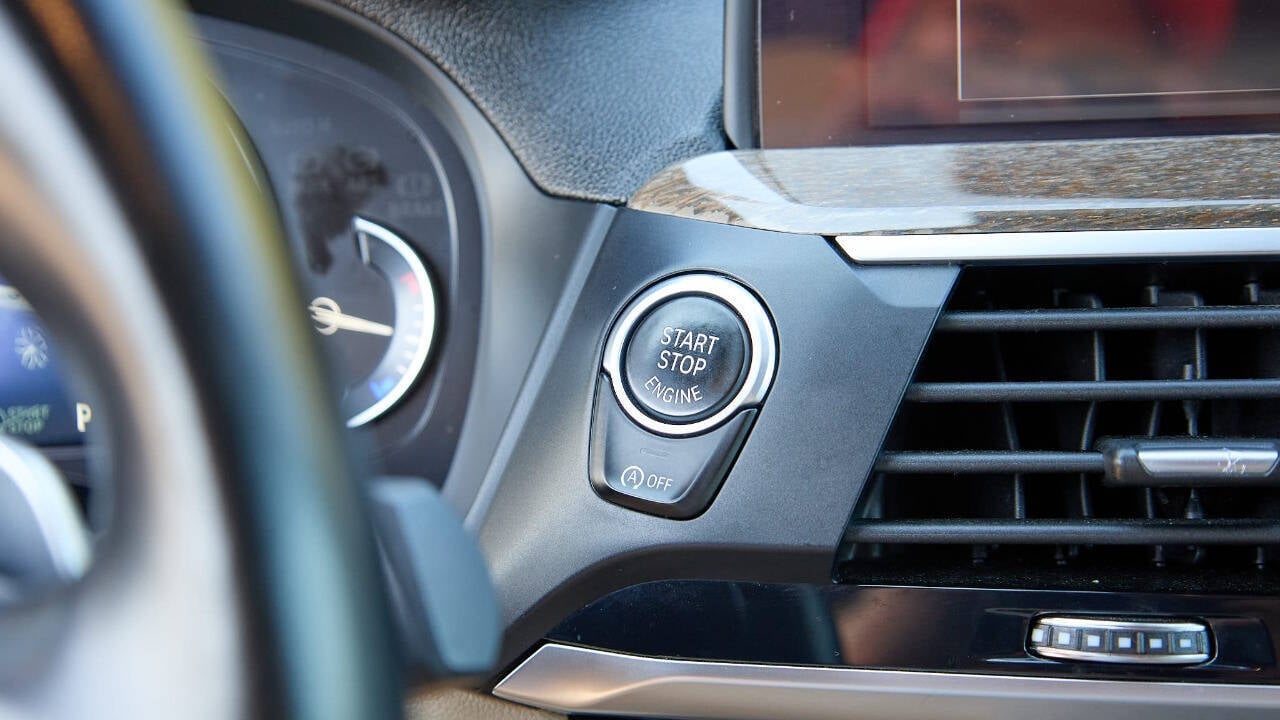 Vehicle image 27 of 32