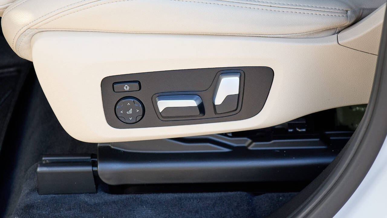 Vehicle image 31 of 32