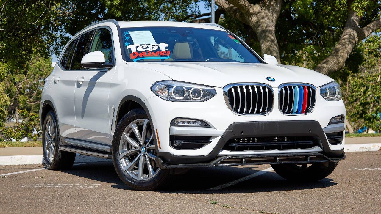 Vehicle image 4 of 32