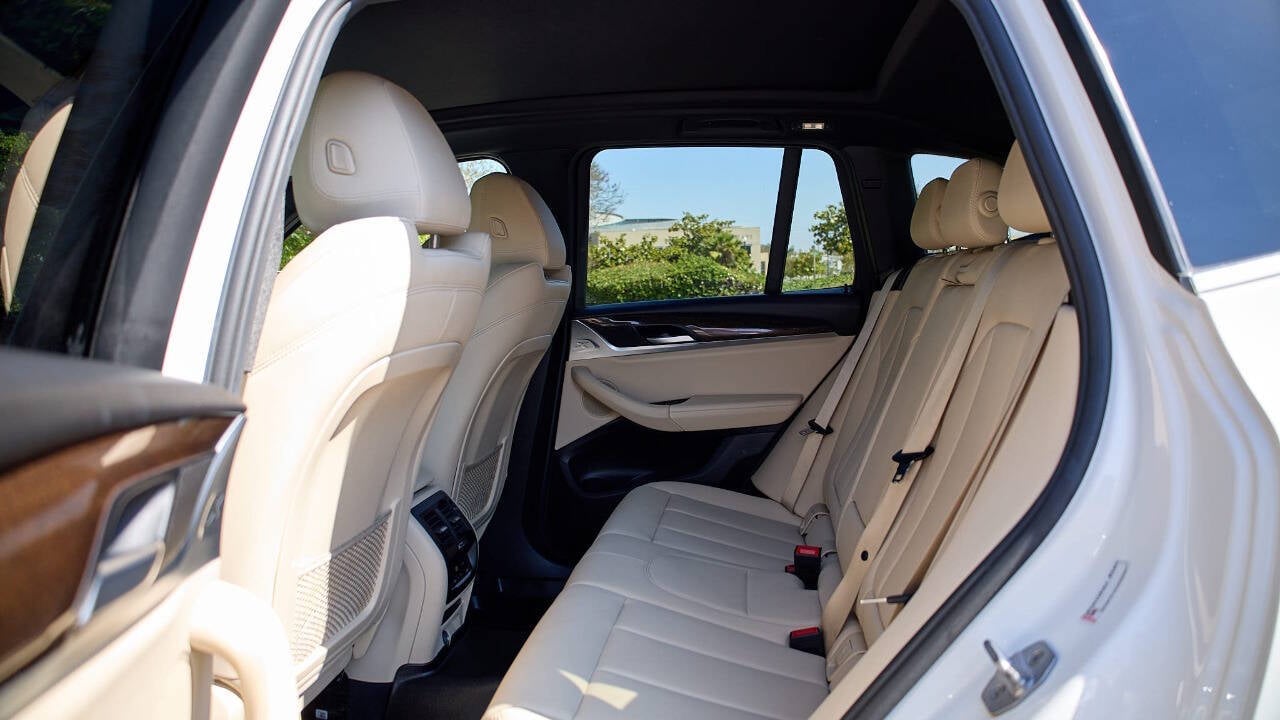 Vehicle image 15 of 32