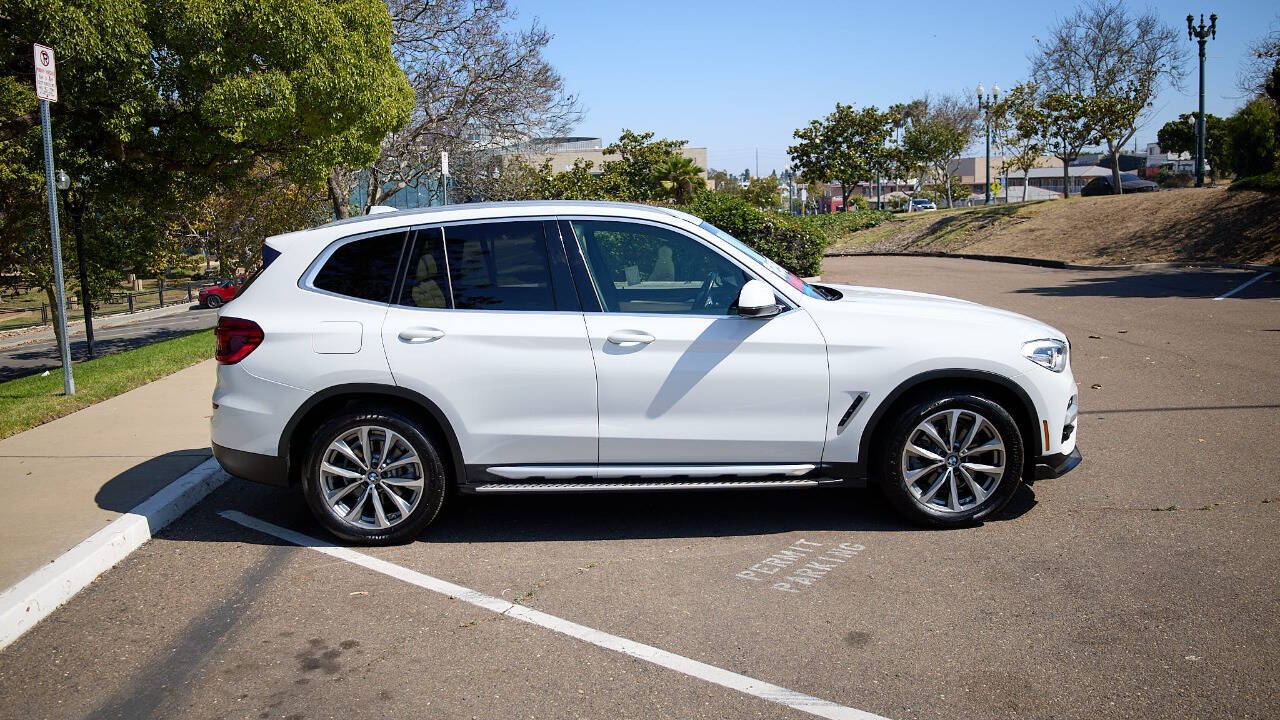 Vehicle image 6 of 32