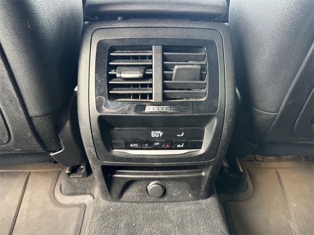 Vehicle image 28 of 33