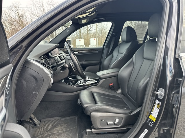 Vehicle image 16 of 33