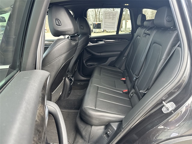 Vehicle image 14 of 33