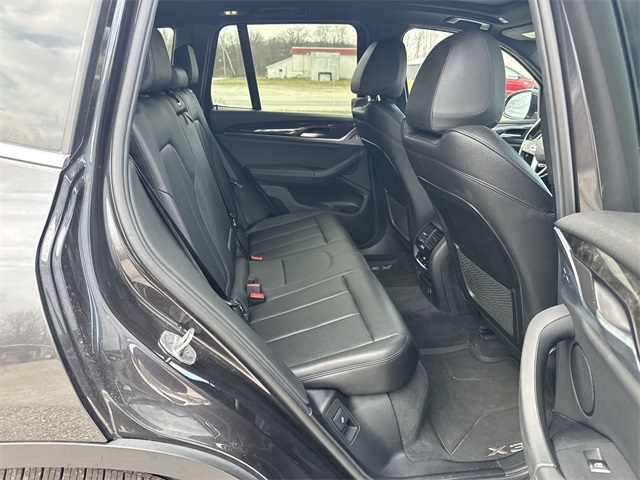 Vehicle image 15 of 33