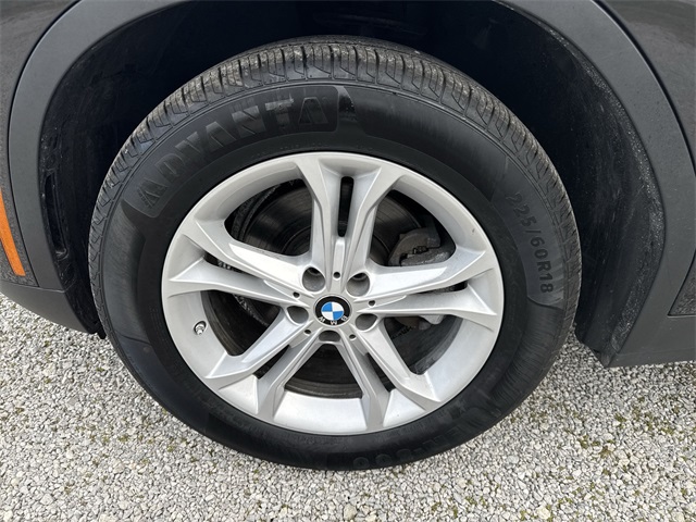 Vehicle image 11 of 33