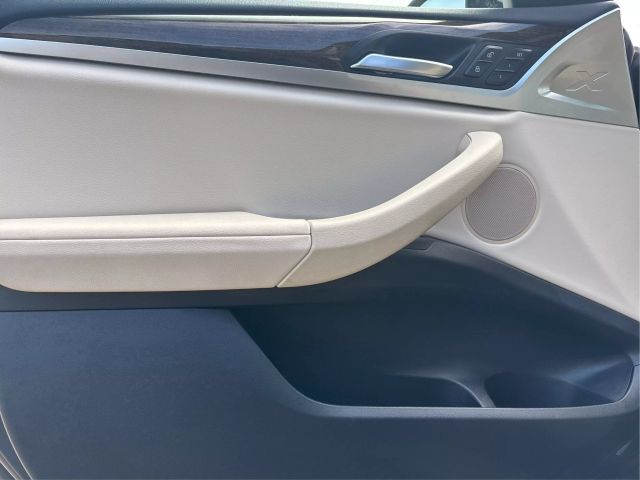 Vehicle image 26 of 40