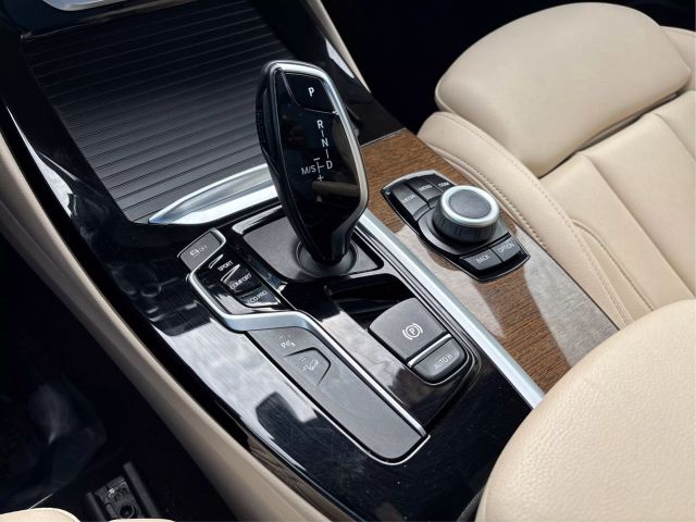 Vehicle image 24 of 40