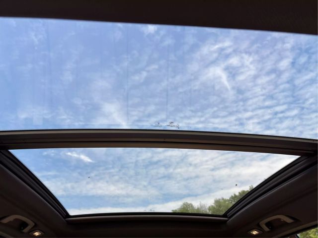 Vehicle image 16 of 40