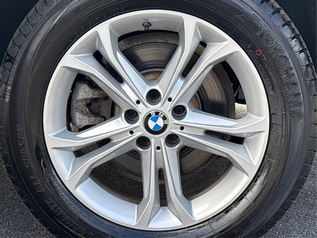 Vehicle image 10 of 40