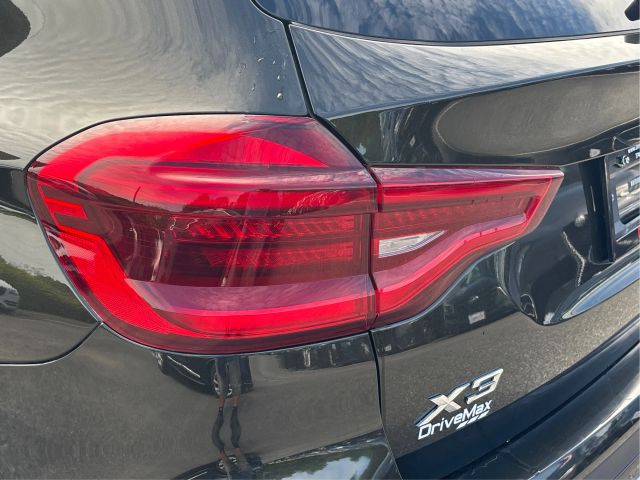 Vehicle image 27 of 40
