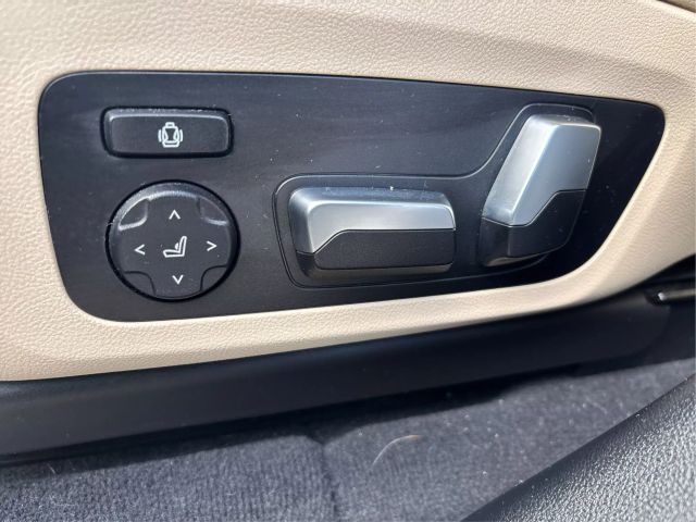 Vehicle image 33 of 40