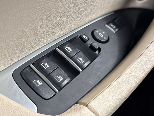 Vehicle image 31 of 40