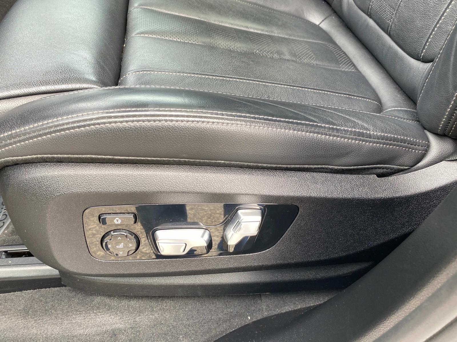 Vehicle image 10 of 20