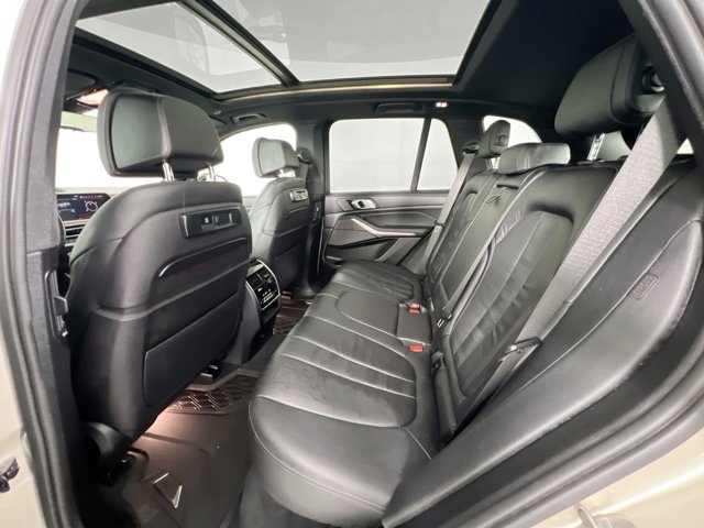 Vehicle image 36 of 60