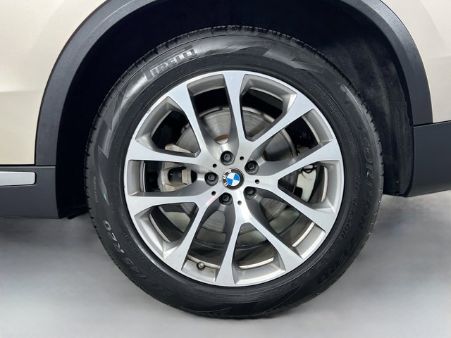 Vehicle image 43 of 60