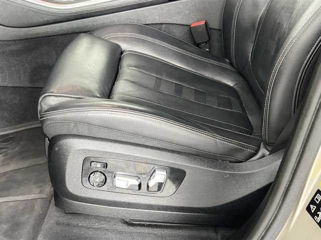 Vehicle image 33 of 60